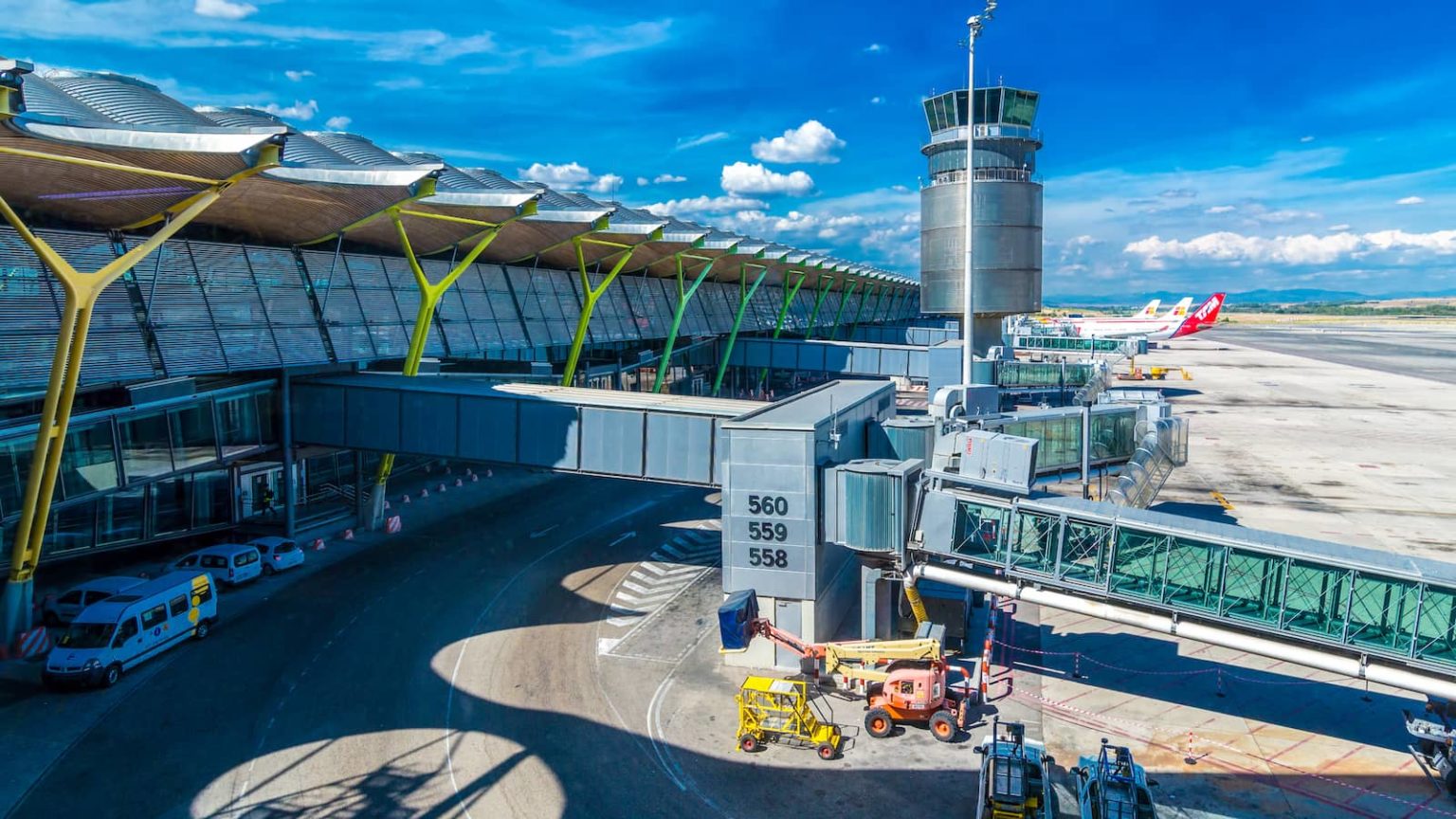 what is the best option to get from madrid international airport to city center